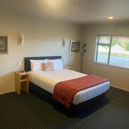 Bentleys Motor Inn Palmerston North Exterior foto