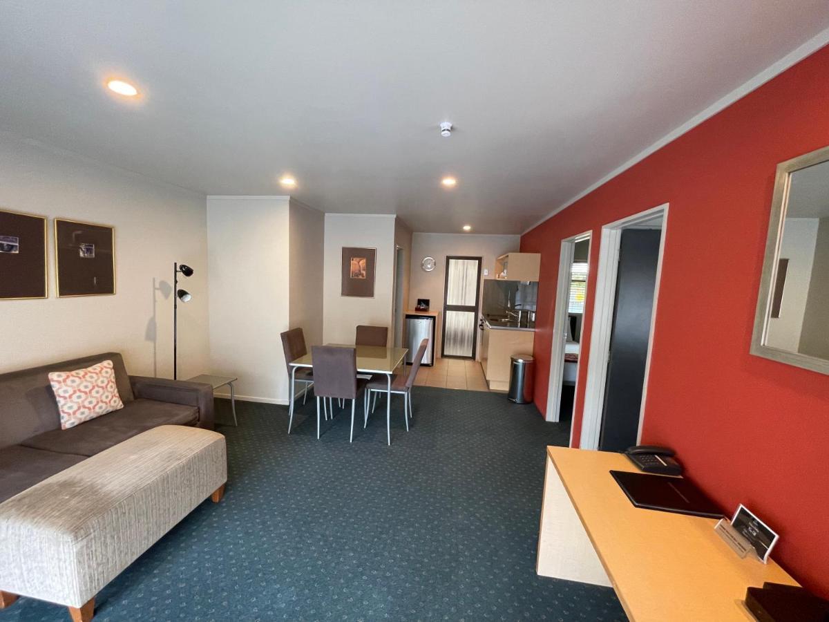 Bentleys Motor Inn Palmerston North Exterior foto
