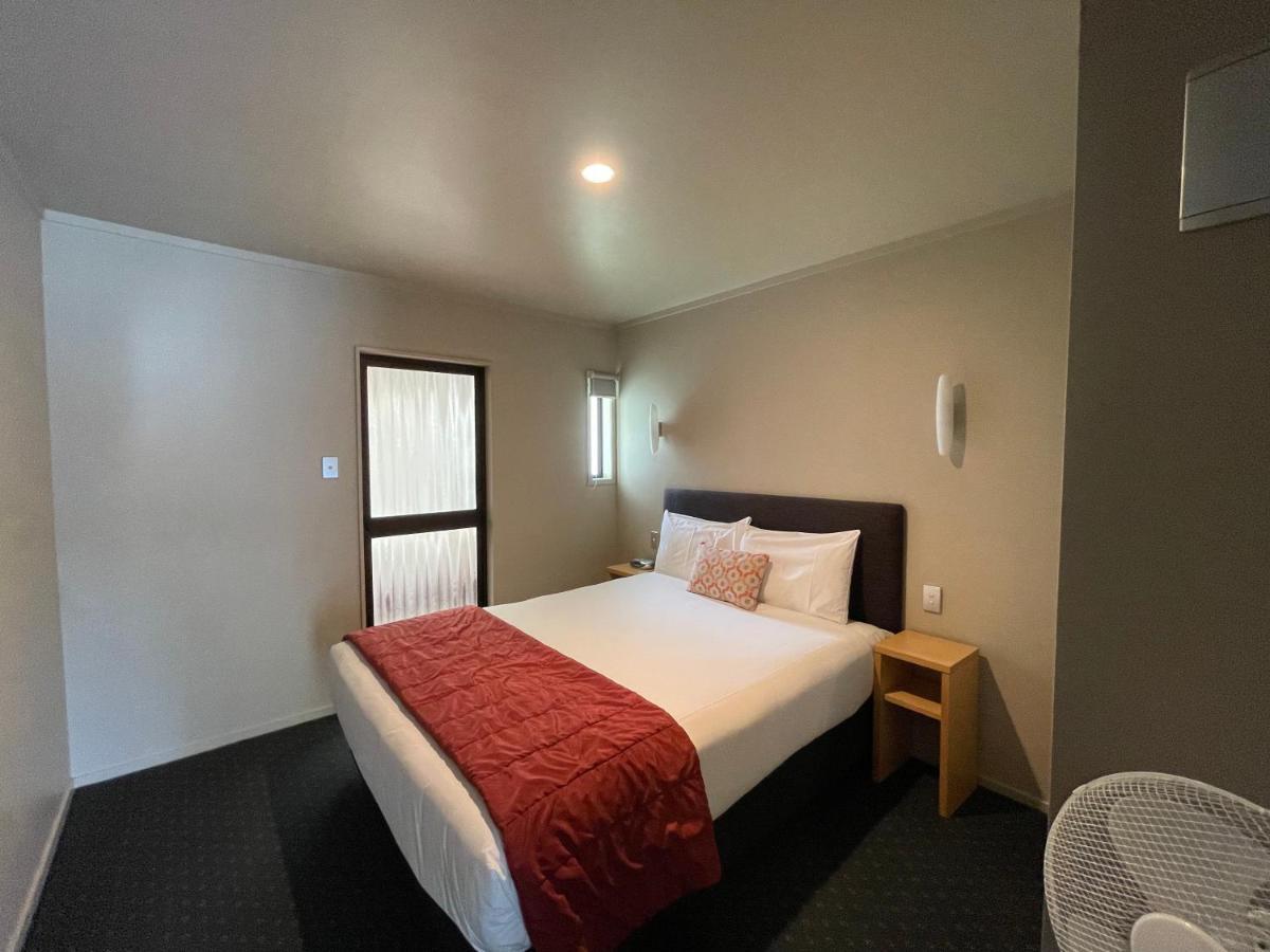 Bentleys Motor Inn Palmerston North Exterior foto