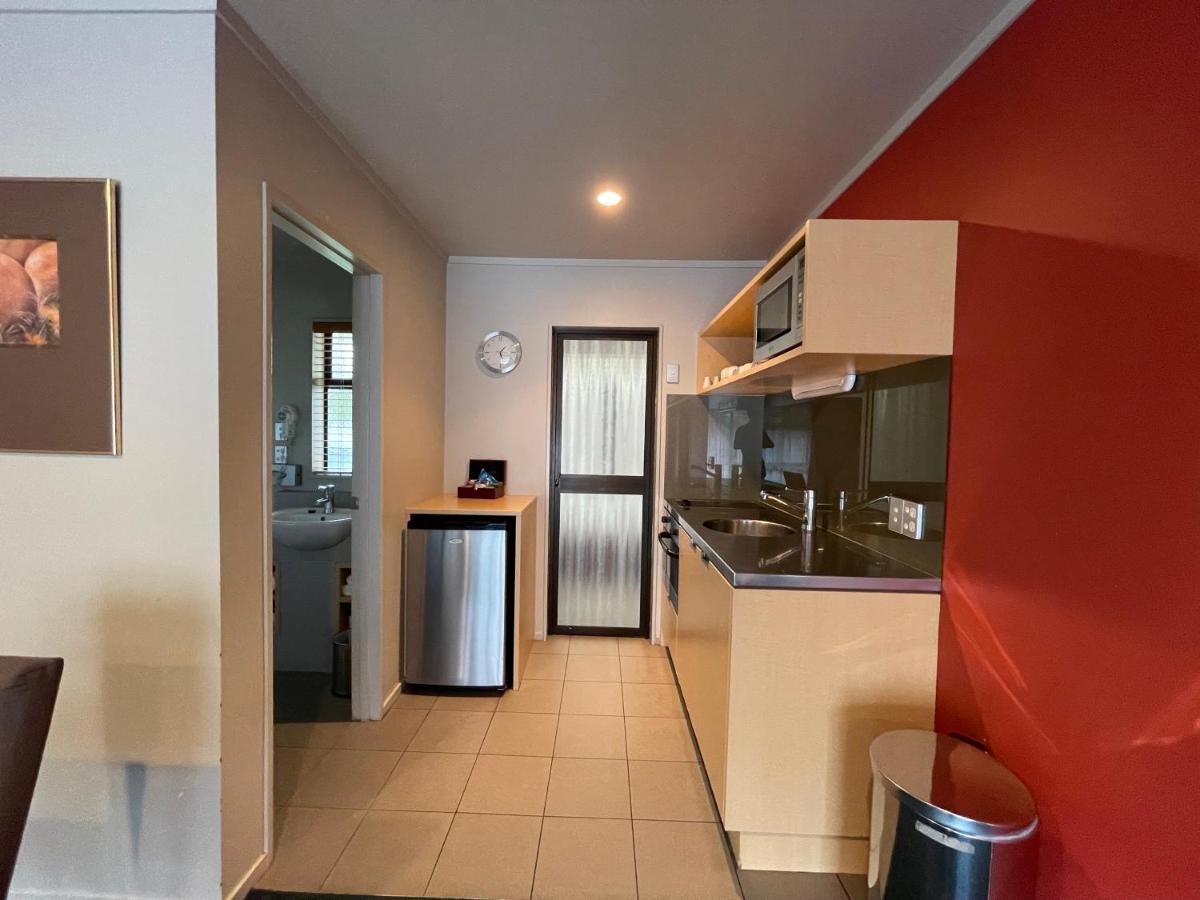 Bentleys Motor Inn Palmerston North Exterior foto