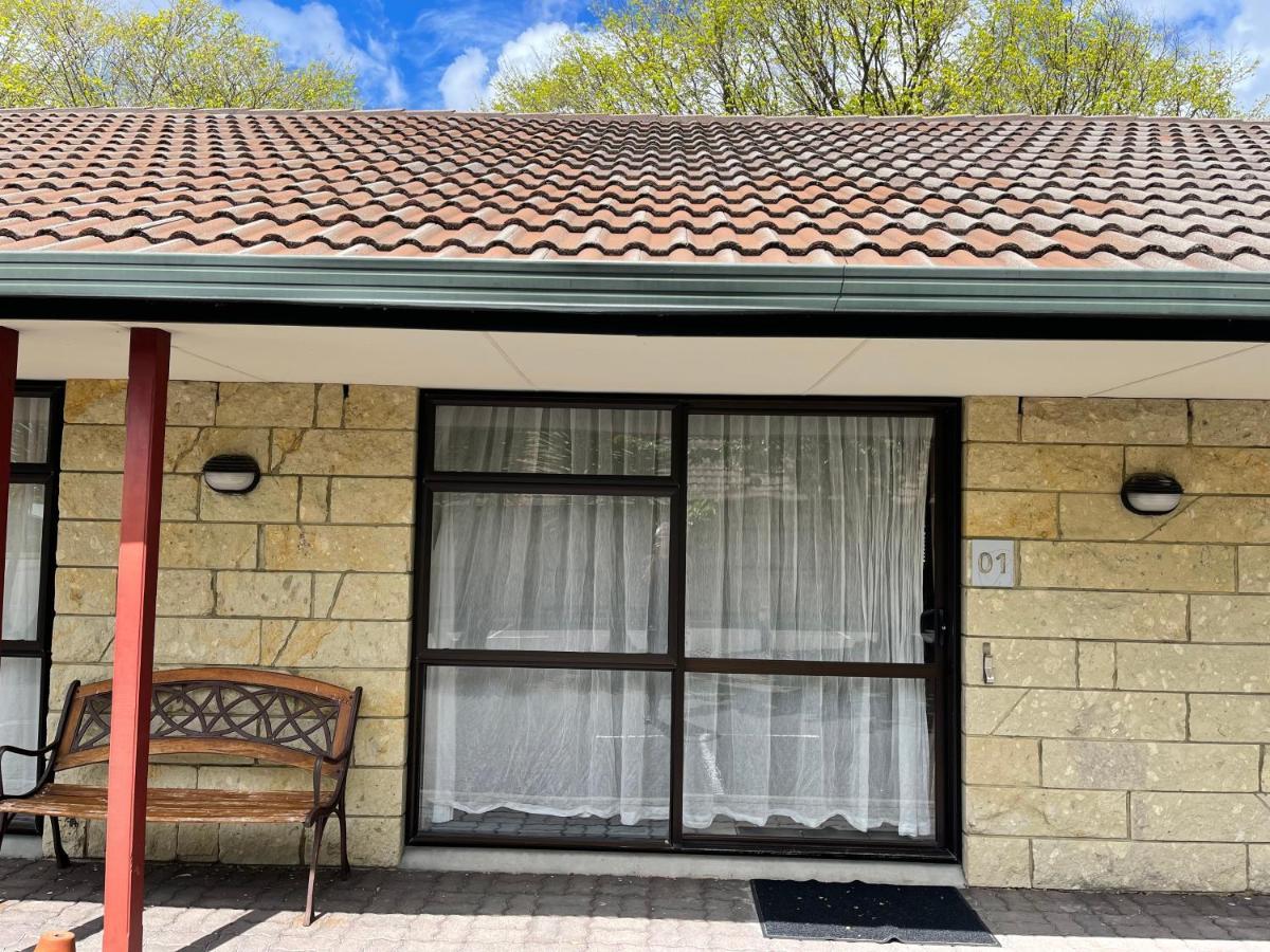 Bentleys Motor Inn Palmerston North Exterior foto