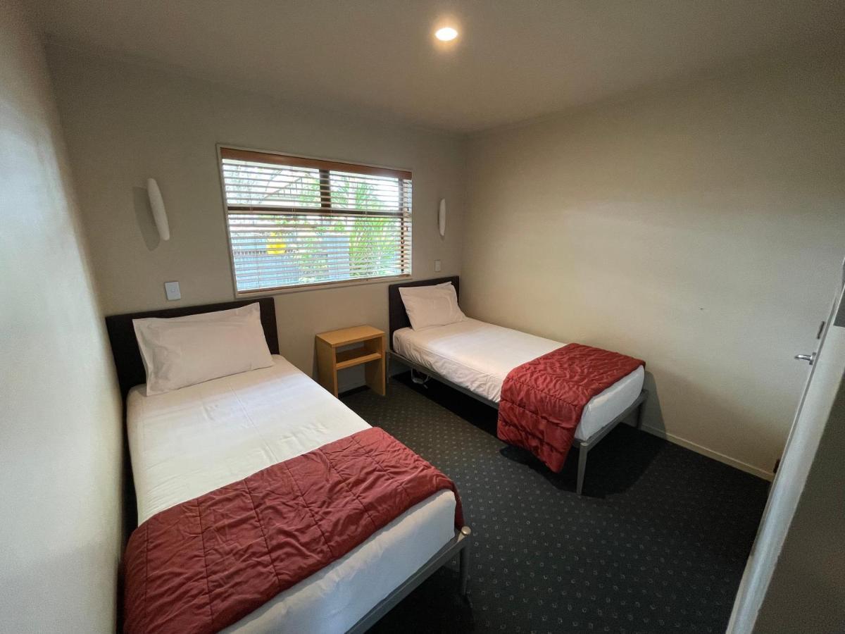 Bentleys Motor Inn Palmerston North Exterior foto