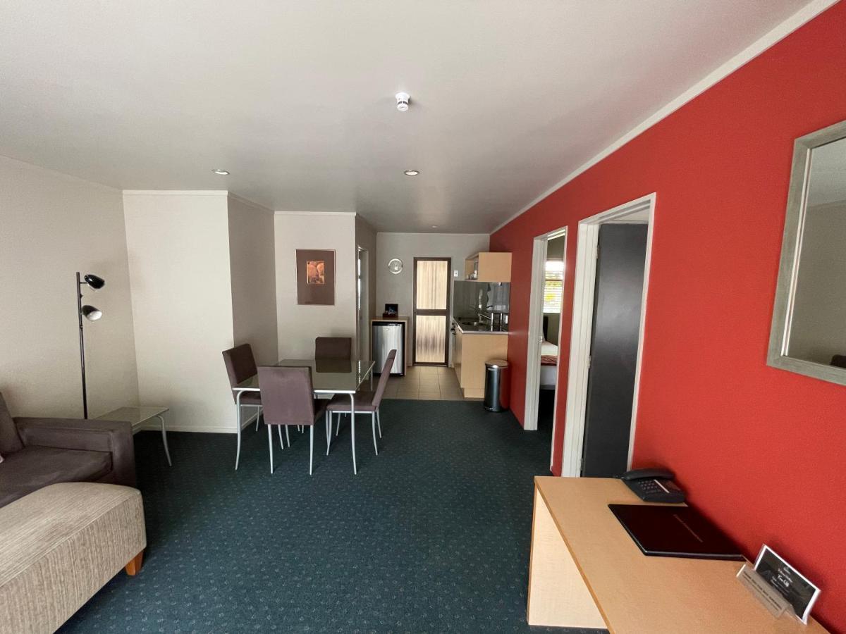 Bentleys Motor Inn Palmerston North Exterior foto